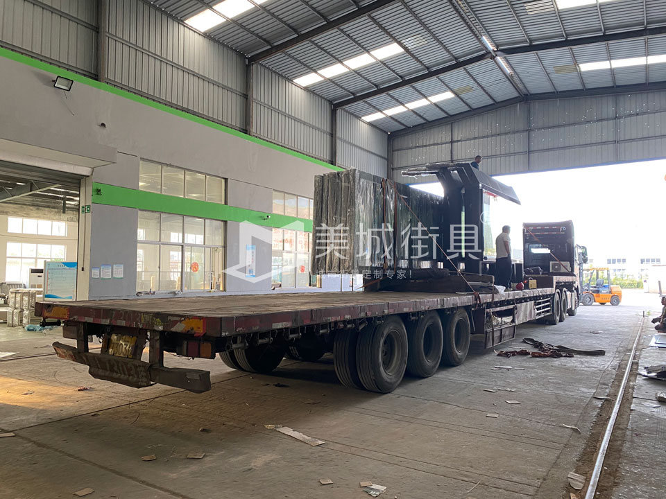 2022.9.21美城街具供應咸陽候車亭第二車發(fā)貨現場