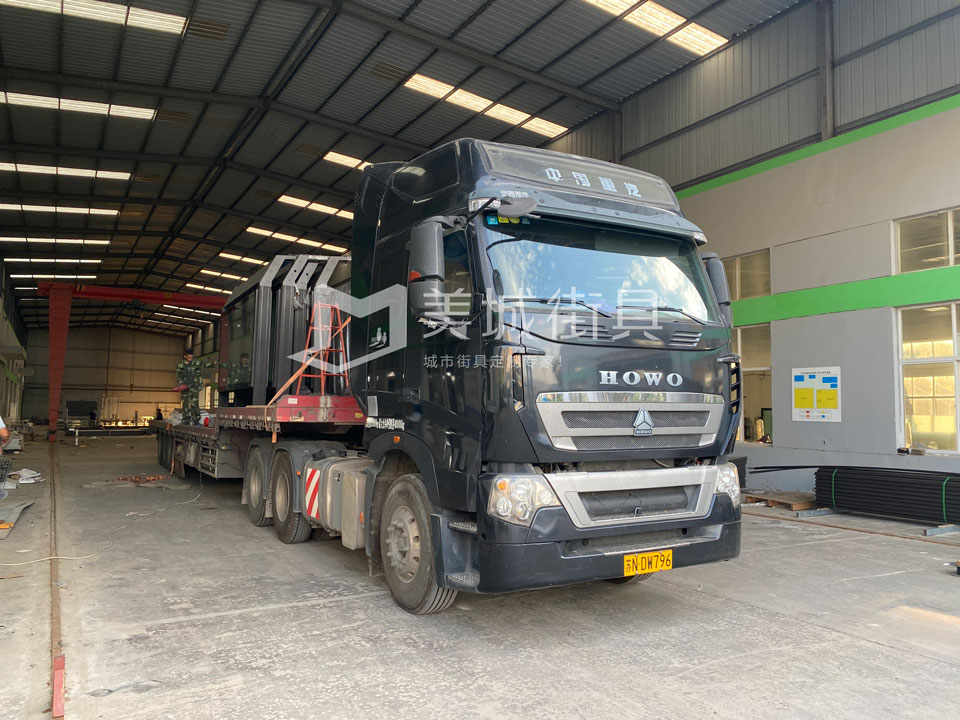 2022.9.21美城街具供應咸陽候車亭第二車發(fā)貨現場