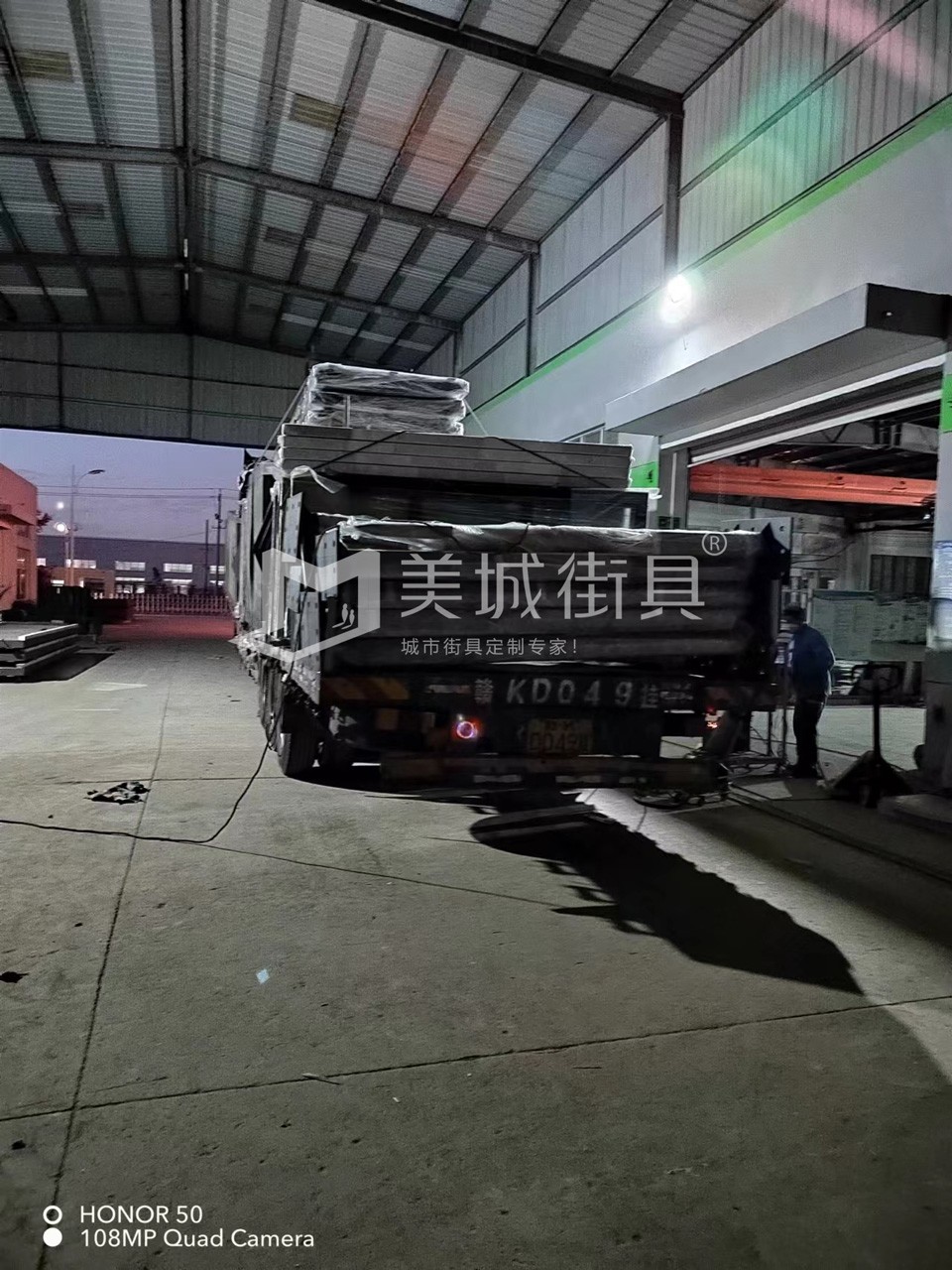 2022.10.18美城街具供應臺州第三、四車候車亭發(fā)貨記錄